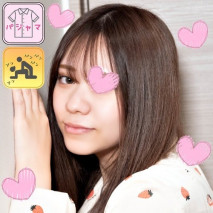 睡衣女孩♥長得像混血兒的美女小玲♥美乳D罩杯的乳房令人賞心悅目♥ “今天沒吃避孕藥有點提心吊膽，所以戴套♥最後是胸射