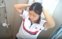 校園色狼老師女生宿舍暗藏攝像頭偷拍女學生洗澡