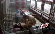 珠寶店偷拍老闆娘打烊後和老公一塊看黃色電影來一炮