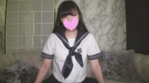 【無修正】18歲・老實卻對性很貪婪・現實中很性感的制服美媚的生中出性愛！！
