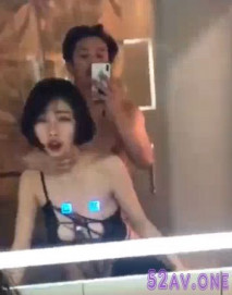 廁所後入短髮女大學生