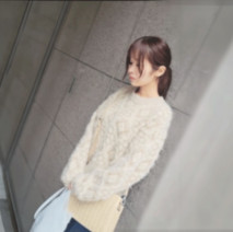 【個人】身材苗條的年輕妻子。過於虛張聲勢，過了好日子，結果債臺高築，逃走了。我抓住了她，把她推倒在家裡的床上，並拍攝了她的中出視頻。