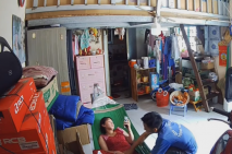 9月新流出黑客破解家庭攝像頭偷拍 小哥中下班回家挑逗在搖籃床中的媳婦把門關上來一炮