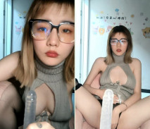 02年極品大奶眼鏡妹！新人下海大尺度秀！性感揉奶毛衣情趣裝，解開內褲跳蛋塞穴，一對美乳極度誘惑