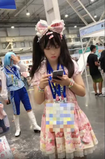 女僕裝雙馬尾小妹妹無內內參加漫展