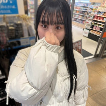 一位19歲的黑髮美女，在被操過之後就對陰莖上了癮！儘管她外表清純，但她卻無法停止對深喉口交和體內射精的持續高潮！