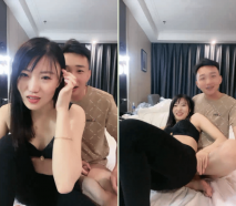 新人美御姐情侶操逼！穿上牛仔褲！小舌頭舔屌口活一流，騎乘位大長屌深插，扶腰後入猛頂