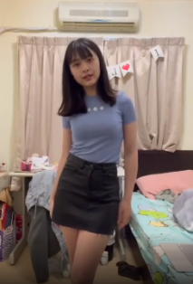 陰毛很多的女學生自拍