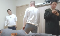 【真實夫妻】良家換妻，外表看起來是賢妻良母，四人淫亂激情無限，超近鏡頭拍攝刺激