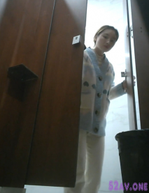 新流出全景後拍 蘑菇頭漂亮美女 雪白肥臀真誘人