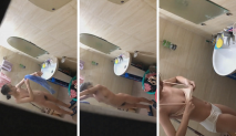 偷拍牛人晚上爬浴室牆頭偷拍 隔壁兩家鄰居年輕打工妹洗澡驚險刺激