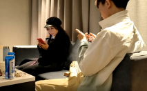 【瘦子探花夢幻館】約操人妻騷御姐，穿開檔絲襪來的，翹起肥臀太騷了，肉肉身材爆操