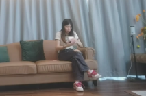 山野探花酒店約炮 18清純小妹妹，貌似還是處女，溫柔的給她開了包，做愛結束後面有血