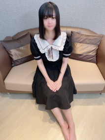 男性經驗只有一人還發育皮膚很白。對18歲害羞的小千子大量顔射