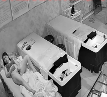 黑客 破解網路攝像頭偷拍 美容院老闆娘今天沒有接到客性欲無處釋放 要靠視頻裸聊自慰來泄欲