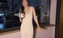 極品女神淫亂夜 落地窗前和單男前懟後操豪乳女友 極品3P操到女友高潮不止