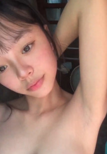 性感細腰美腿小美女脫光自拍勾引