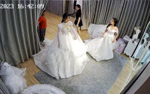 10月最新【超長時間 破解攝像頭】多位新娘婚紗多角度試衣間 驚現最美新娘們！本來就長得挺美，穿上潔白的婚紗 更美了