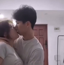 體育生在出租屋抽插眼鏡學妹