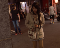 巨乳妙齡女神【樂樂】下班回家途中被電車痴漢尾隨趁她熟睡進屋強行交合，嘴說不要卻迎合著高潮