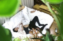 上帝視角真實偸拍，年輕學生情侶開房激情做愛，美女身材好而且很騷，呻吟聲銷魂還說“好爽好大好深啊”對話清晰