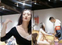 超嫵媚的污污舞蹈老師勾引男學員 身材真好，各種性誘惑動作，男學員雞巴早已硬得充血，後入肏得老師哇哇叫！