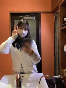 18歲的偶像系美女中出2連發的超危險懷孕作品…我們會補償可愛的妹子！！！