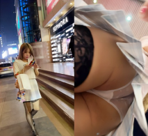 商業步行街一路跟踪抄底JK裙黑絲小美女 上樓梯的時候被她發覺了是不是在發信息叫人呢，趕緊溜吧