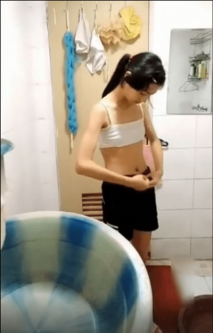 小妹妹高中中學生自拍洗白白