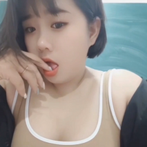 在學生面前的清純小老師