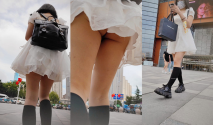 火車站一路跟蹤抄底沒穿內褲的白裙美女看到好大一坨逼毛