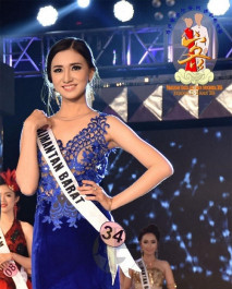 【網曝熱門事件墮落女神】選美冠軍『YESSICA』 最新性愛自拍流出 被男友抽插操到翻白眼 邊摸逼豆邊操騷逼