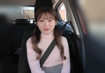 【無修正】【車內爆射】柔軟的BODY突入車震。 在過路人的視線中，小穴被攻擊中出！