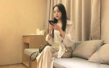 溫柔氣質御姐約到酒店脫光光，這豐腴肉體真美味軟軟銷魂啪啪插入濕潤猛操