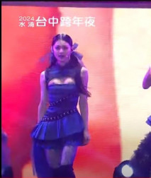 跨年跳舞走光