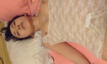 單位聚餐灌醉漂亮的美女同事送她回家玩了一下白嫩的奶子和粉紅的鮑魚