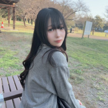 首次攝影·露臉！「我已經是大人了！」有點想逞强的年紀，像天使一樣讓人心動的女高中生！