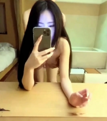 女友喜歡做愛時拿著手機拍
