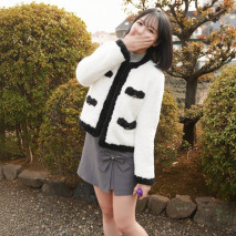 【初次拍攝】一位在金融公司工作的漂亮女同事，擁有F罩杯的傲人身材。在休息日安裝遙控振動，興奮不已，身體顫抖不止。當叔叔的陰莖在她體內抽插時，她達到了多次高潮，身體也隨之痙攣。在她濕潤的陰道裡射精，陰道分泌物也隨之湧出