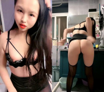 網紅臉黑絲妹子，特寫超粉嫩蝴蝶逼 挺拔胸部，近景特寫乾凈粉嫩