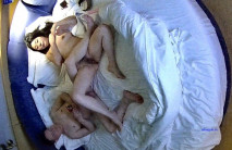 流出酒店偷拍 幹部模樣大叔幽會漂亮情人啪啪前舒服享受掏耳朵（高清版）