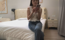 山野探花酒店約炮 牛仔褲兼職美少婦奶子白嫩挺拔有彈性舒服至極