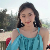 氣質模特平時走秀是清純模樣，夜晚變身淫蕩母狗