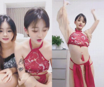 超清純校花嫩妹『源源baby』跟好姐妹一起玩群P，被大哥輪操全程露臉啪啪直播，各種爆操吞精