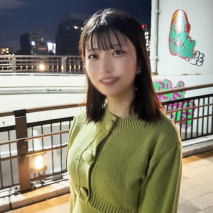 一個皮膚白皙、身材好、擁有D罩杯的可愛女孩。派對結束後，她被狠狠地操弄，身體緊緊地貼在一起。她第一次被粗大的陰莖插入陰道深處，達到了高潮。