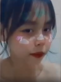 高中少女為愛自拍給男友看