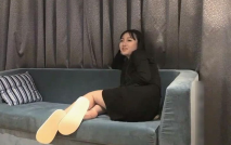 黑衣包臀裙柔柔氣質小姐姐約到酒店打炮 這豐滿肉體漂亮臉蛋忍不住情欲大發 舌吻揉奶扛起大長腿啪啪插入聳動