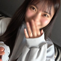 首次拍攝！天然不可思議的醫療系學生，「不，這樣很害羞///」與叔叔發生性關係