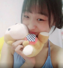 外表清純的正妹，私下卻是淫蕩小母狗