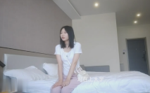 探花大神老王酒店約炮長相像 趙敏的18歲兼職學生妹逼緊水多溫柔聽話適合大神調教